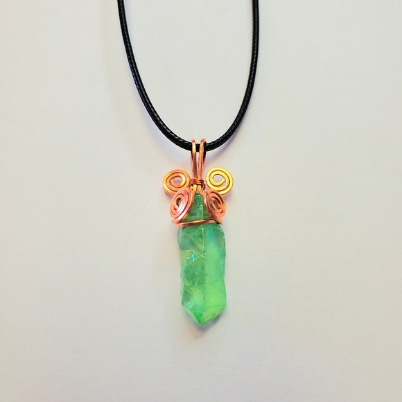 Electroplated dyed quartz crystal wire wrap necklace - Picture 3 of 4